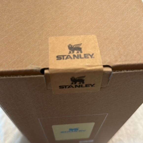 New Starbucks Stanley 2024 Summer Sunset PVD Oil Slick 40 oz Quencher - Picture 5 of 5